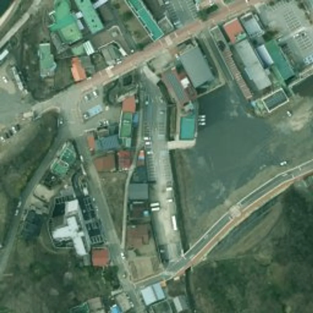 위성사진 © VWorld 영동군 매천리 골든렉시움 현재 위성사진