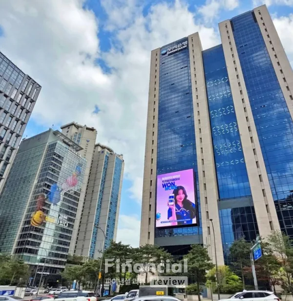 우리금융지주 vs 블록(스퀘어) 비교 — 금융 투자 선택 아파트